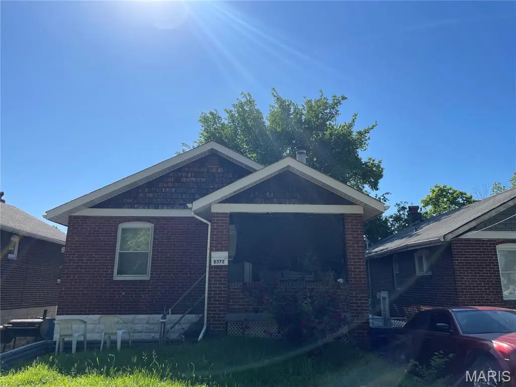 8372 College AVE, St Louis, MO 63136