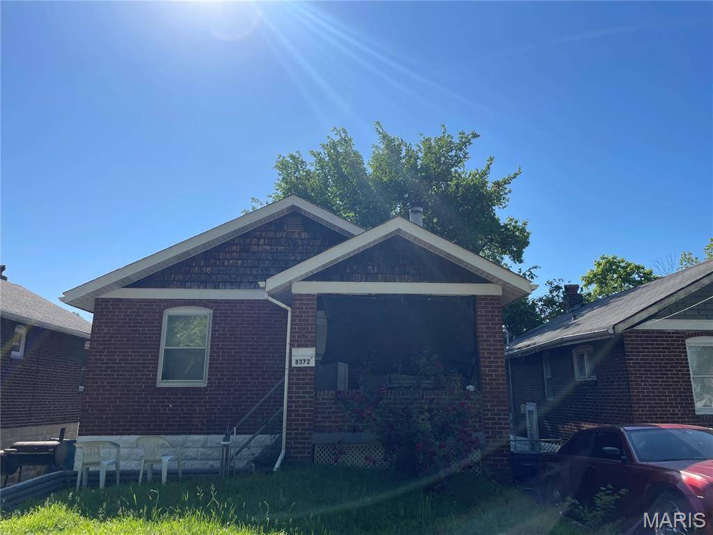 8372 College AVE, St Louis, MO 63136