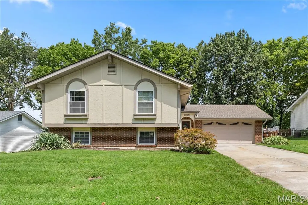 4036 Bellvue DR, St Peters, MO 63376