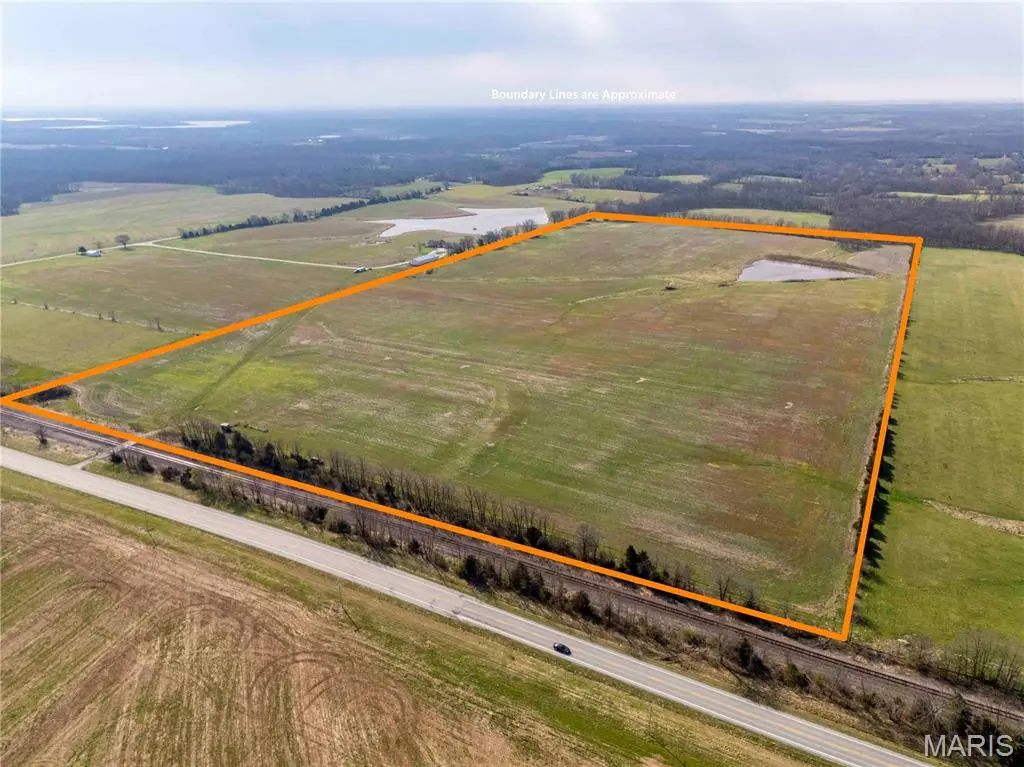 00 Highway 24, Paris, MO 65275