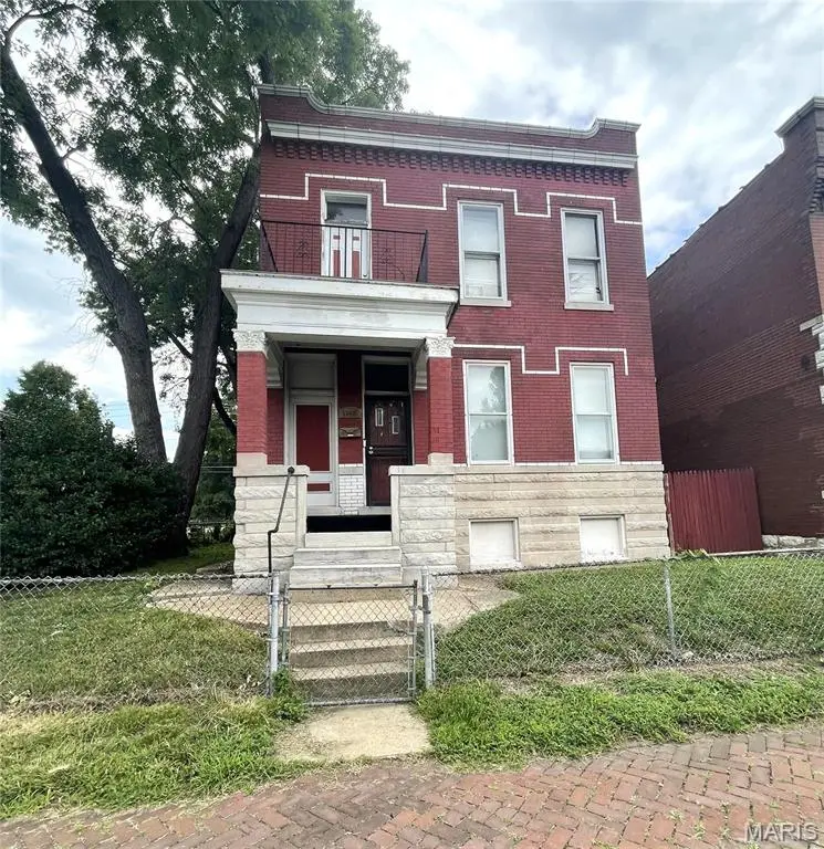 2849 Chippewa ST, St Louis, MO 63118