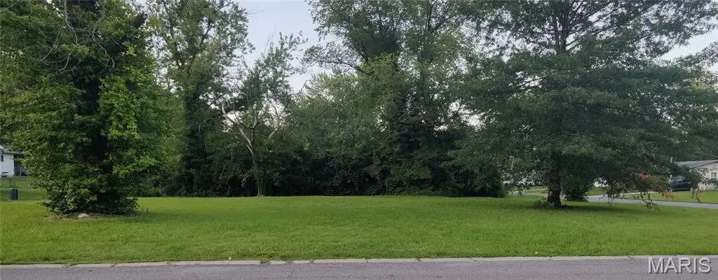 1431 Columbus DR, St Louis, MO 63138