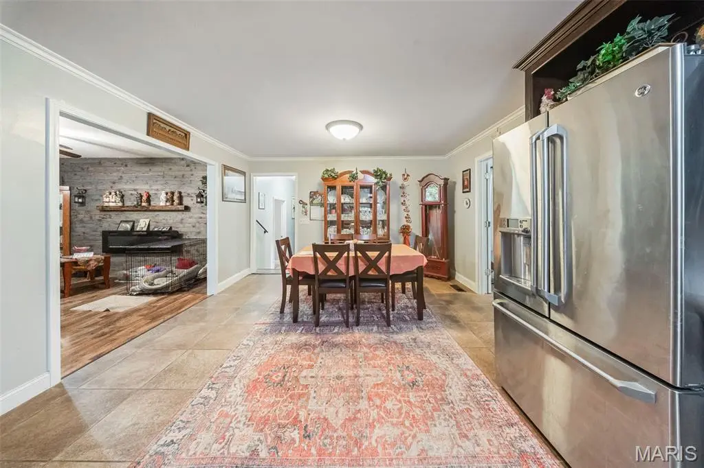 435 Forest LN, St James, MO 65559