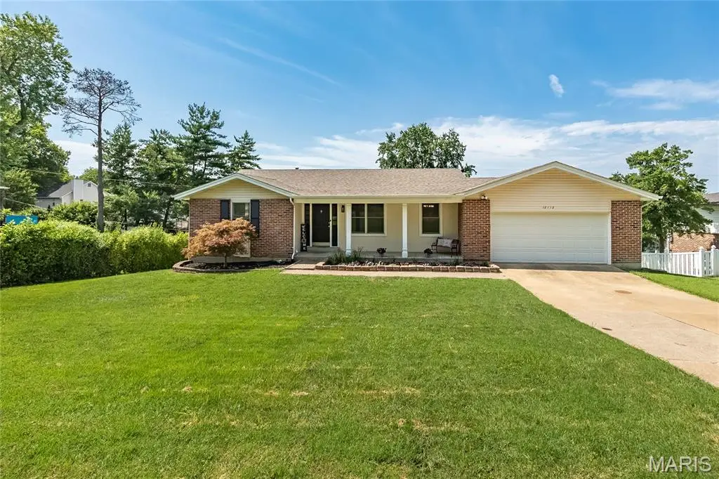 12112 Greenwalk DR, St Louis, MO 63146