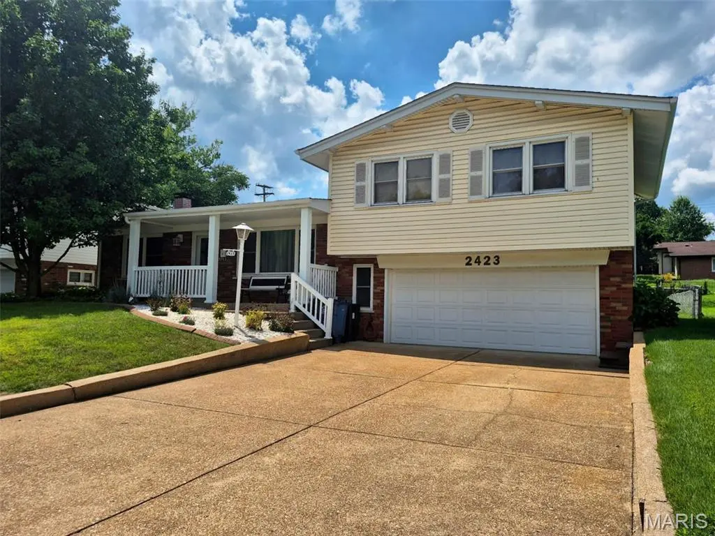 2423 Chaucer AVE, Overland, MO 63114