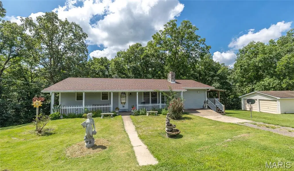 396 Walls Ford RD, St Clair, MO 63077
