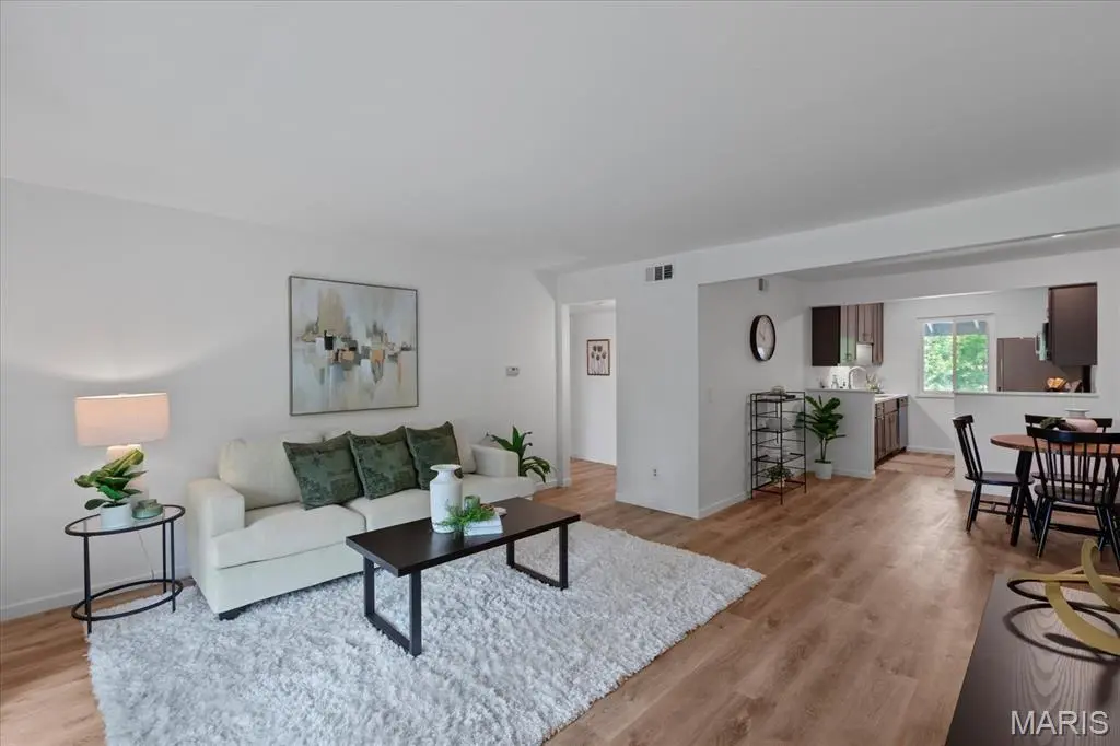 1733 Gascony Parc DR #1733, Lake St Louis, MO 63367