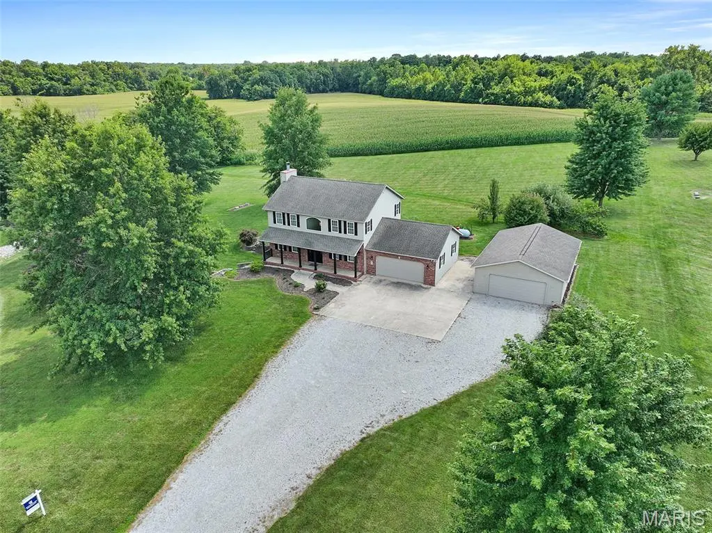 26 Hickory PT, Moro, IL 62067