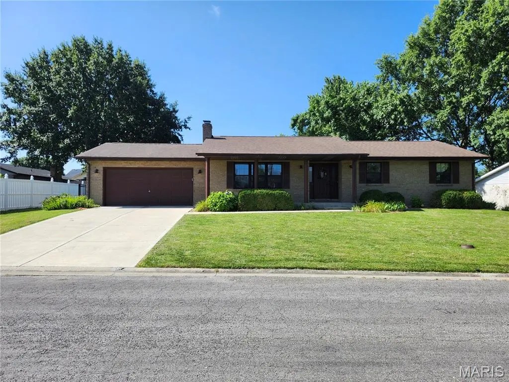750 Klein DR, Smithton, IL 62285