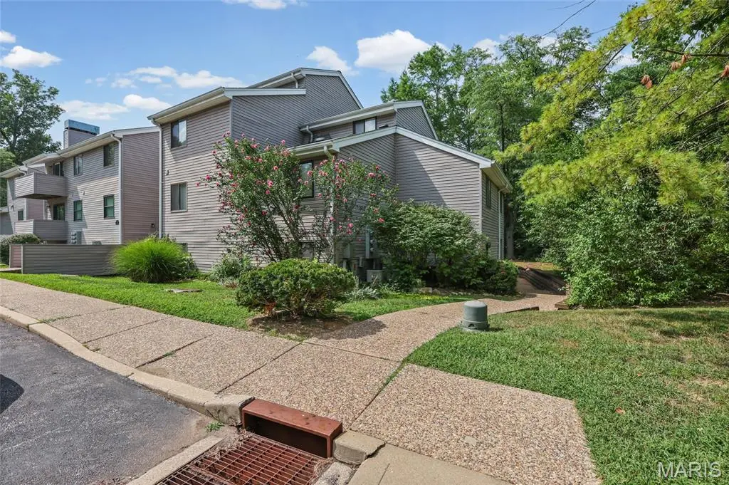 1333 Prospect Village LN #A, Ballwin, MO 63021