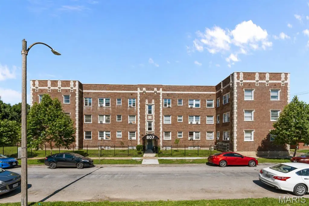 807 Clara AVE, St Louis, MO 63112