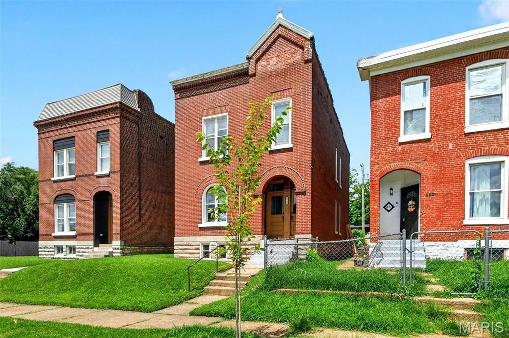 6823 Minnesota AVE, St Louis, MO 63111
