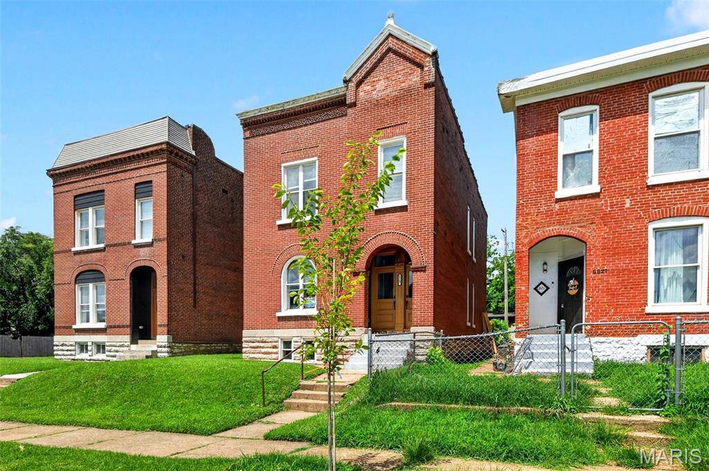 6823 Minnesota AVE, St Louis, MO 63111