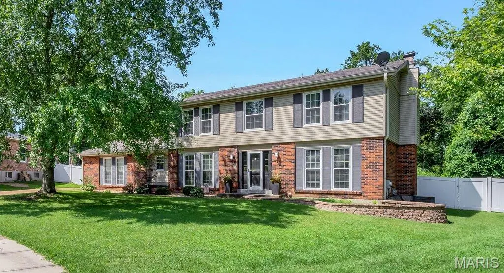 4616 Brookcastle CT, St Louis, MO 63128