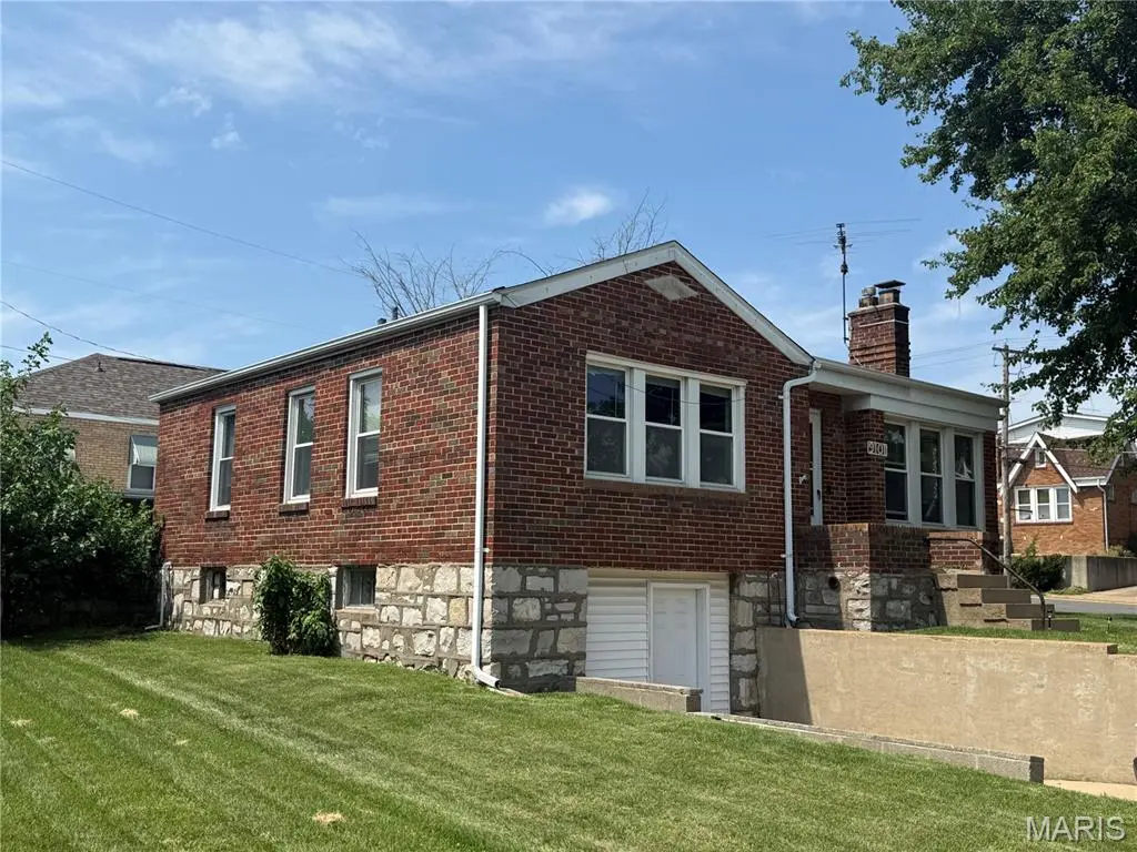 9101 Flores DR, St Louis, MO 63123