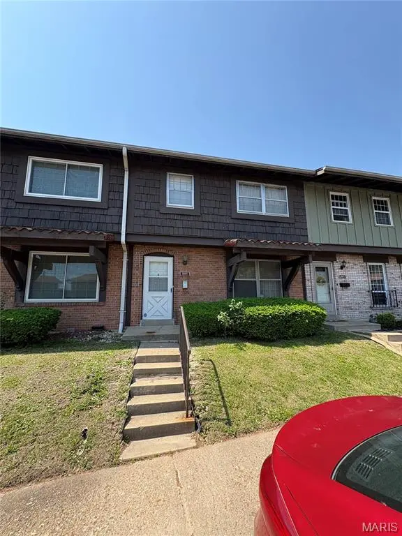 8809 Santa Bella DR, Hazelwood, MO 63042