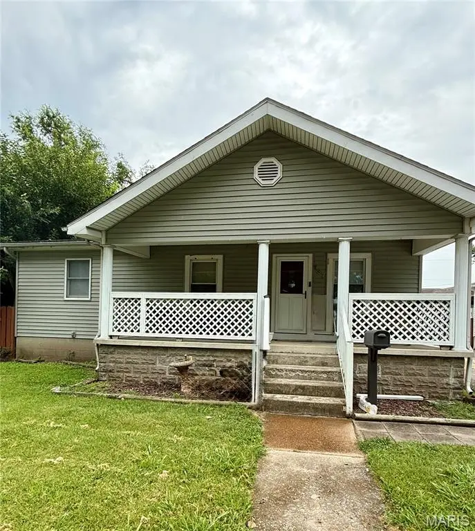 137 E 3rd ST, Roxana, IL 62084