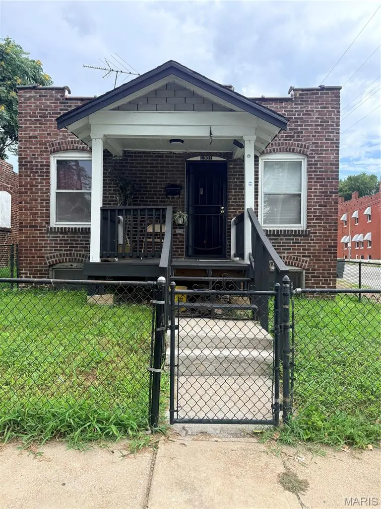1901 Agnes ST, St Louis, MO 63107