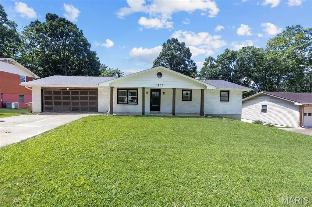 1807 Ricardo DR, Cape Girardeau, MO 63701