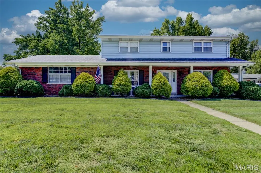 14 Lee CT, St Charles, MO 63301