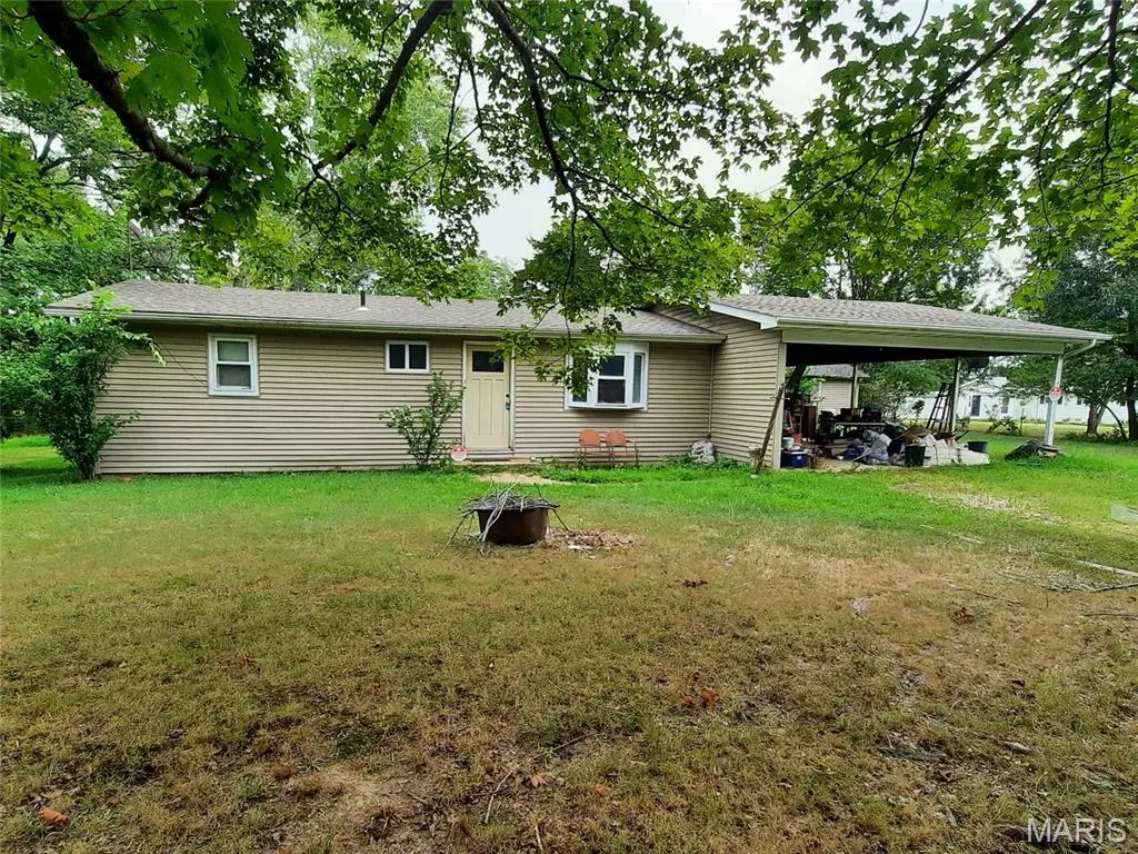 57 E West RD, Sullivan, MO 63080