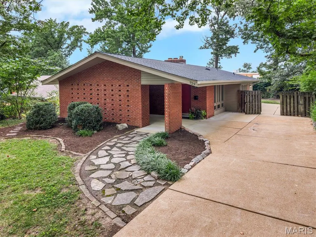 729 W Jewel AVE, St Louis, MO 63122