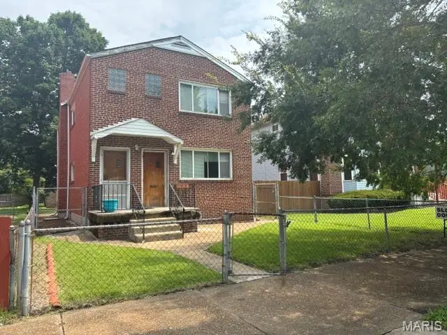 3975 Page BLVD, St Louis, MO 63113