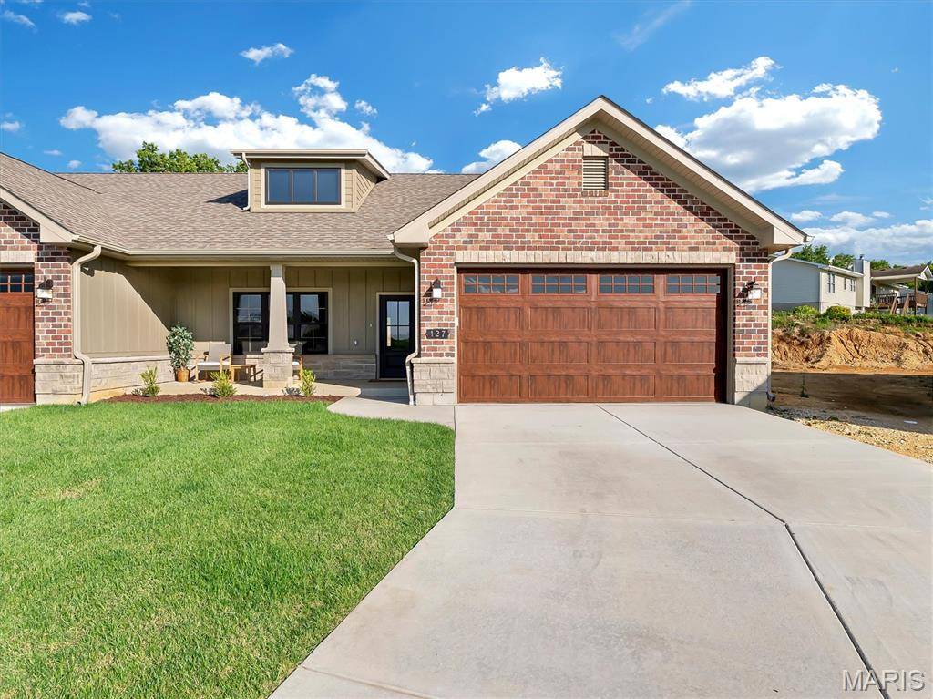 129 Stone Ledge DR, St Clair, MO 63077