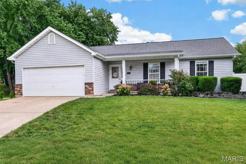 708 Woodland Ridge DR, St Peters, MO 63376