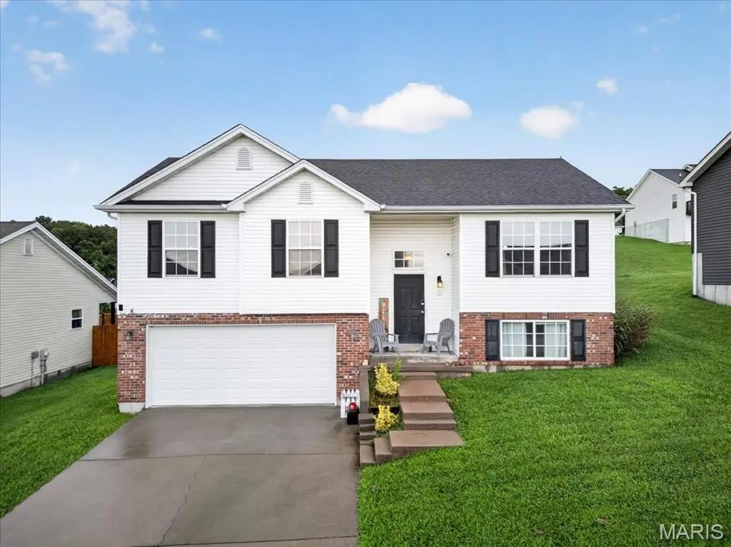 8 Somerfield DR, Union, MO 63084