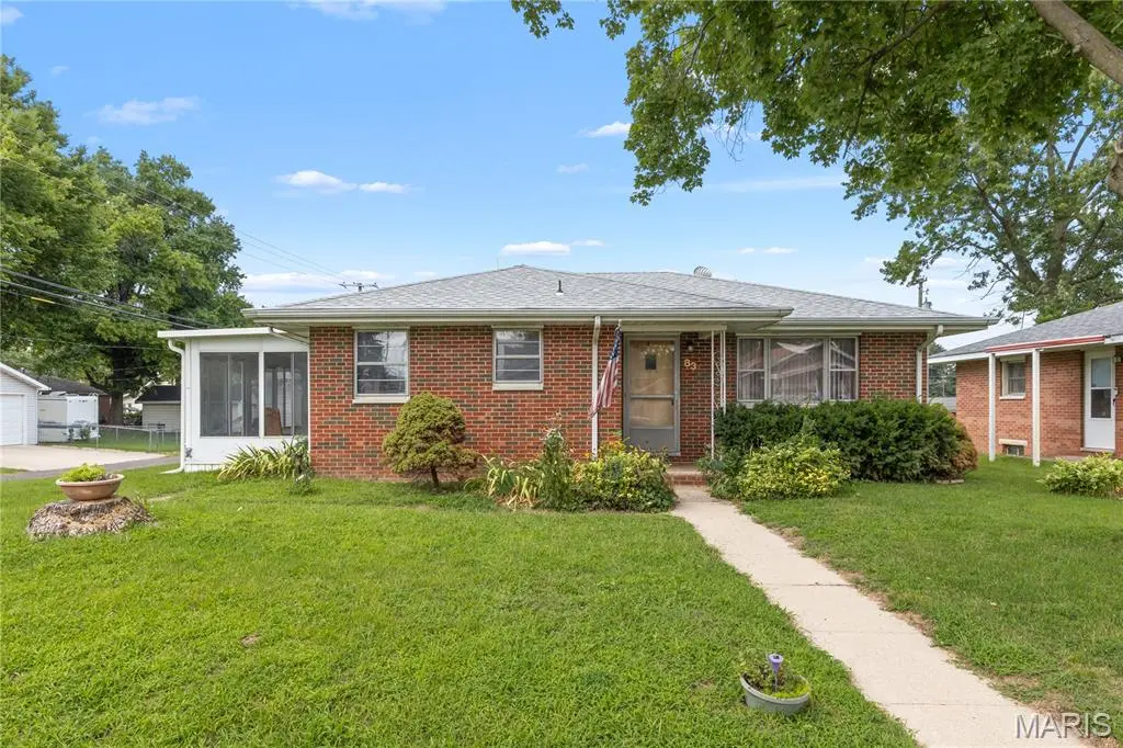 83 Harnett AVE, Wood River, IL 62095