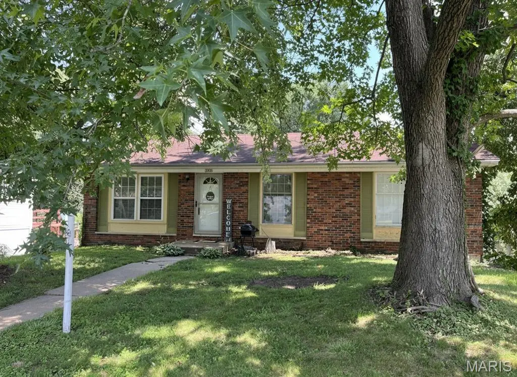 5905 Dogwood LN, Godfrey, IL 62035