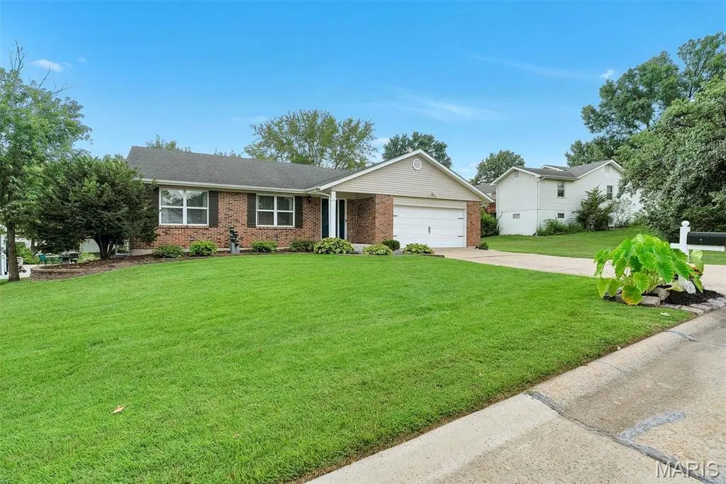 104 Cedar Crest CT, St Charles, MO 63304