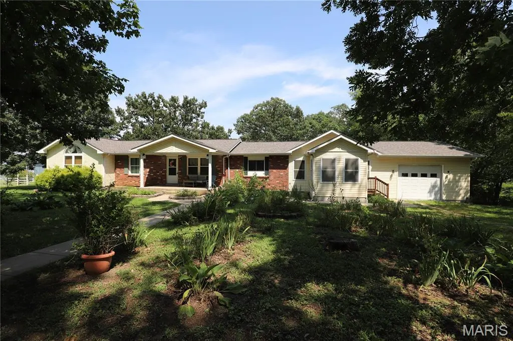 11697 John Emling RD, Bismarck, MO 63624