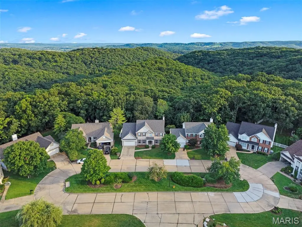 2860 Westridge Oaks CT, Grover, MO 63040