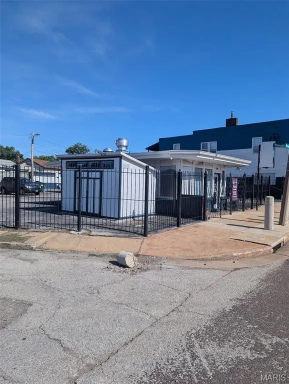 7954 North Broadway, St Louis, MO 63147