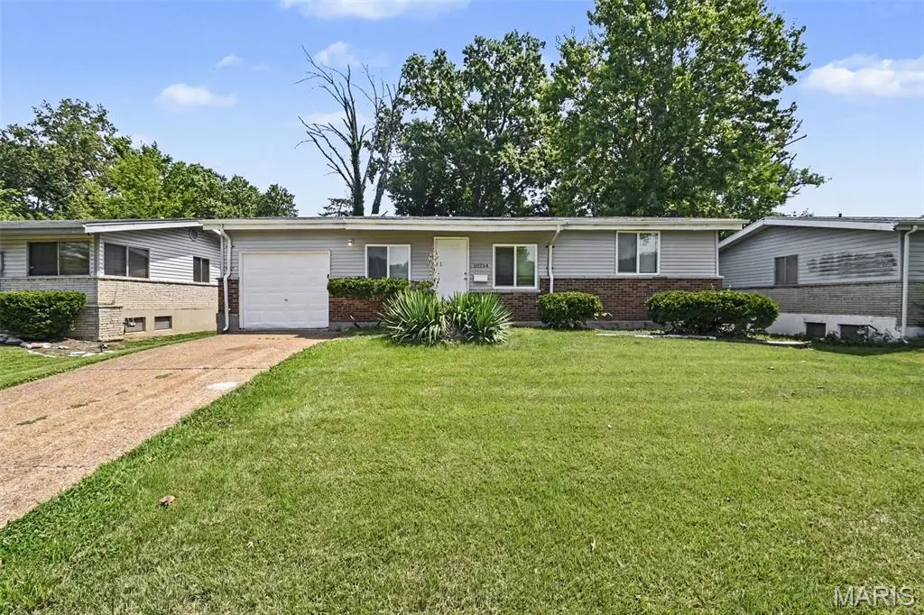 10234 Cedarhurst DR, St Louis, MO 63136