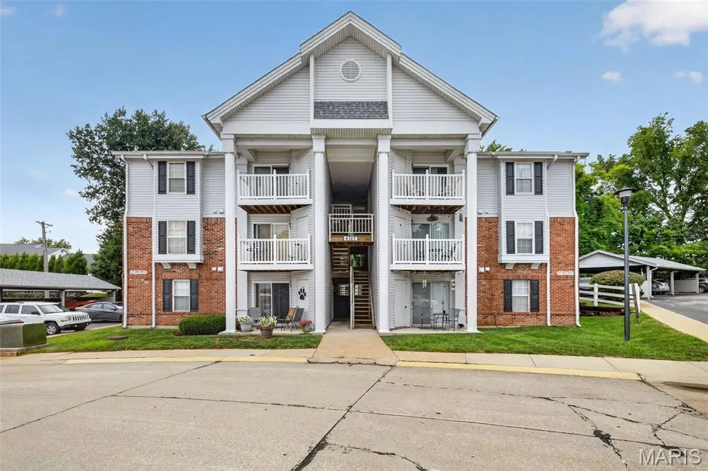 4317 Arrow Tree DR #E, Unincorporated, MO 63128
