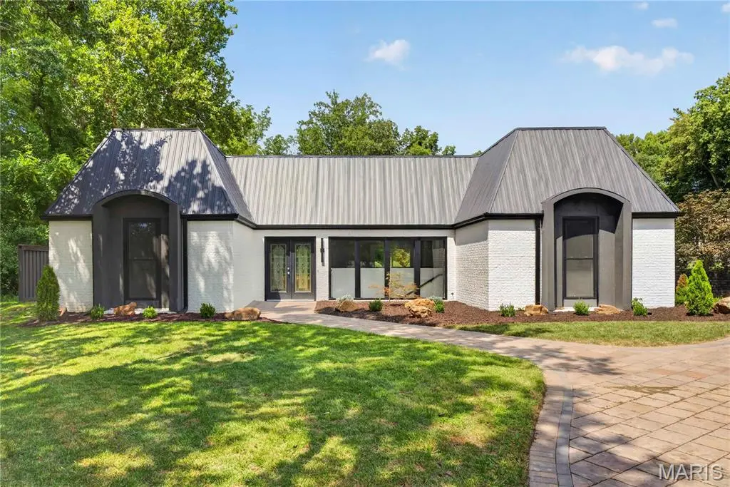 111 Lamoine LN, Belleville, IL 62223
