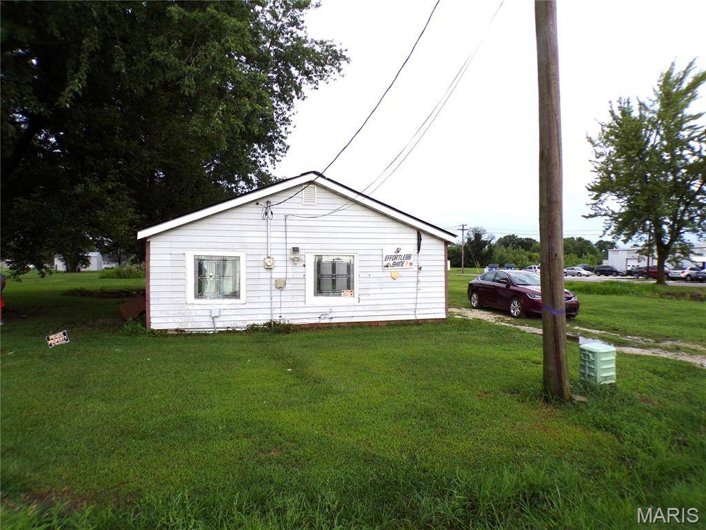 704 W Olive ST, Vandalia, MO 63382