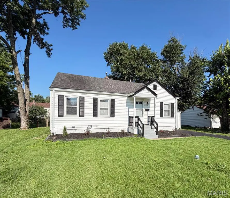 3575 Saint Joachim LN, St Ann, MO 63074
