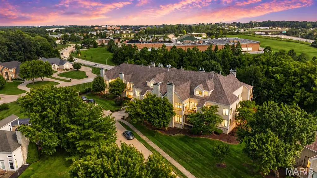 1608 Lake Knoll DR #1A, Lake St Louis, MO 63367