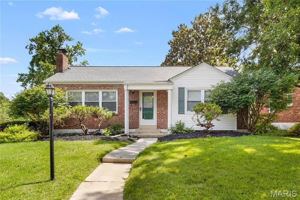 2 W Rose AVE, Webster Groves, MO 63119