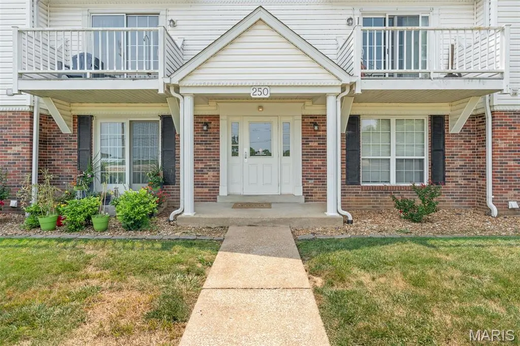 254 Carriage CT, Washington, MO 63090