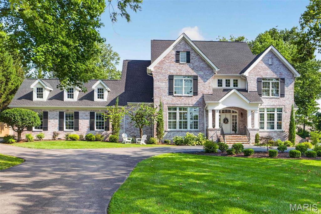 24 Spoede LN, Creve Coeur, MO 63141