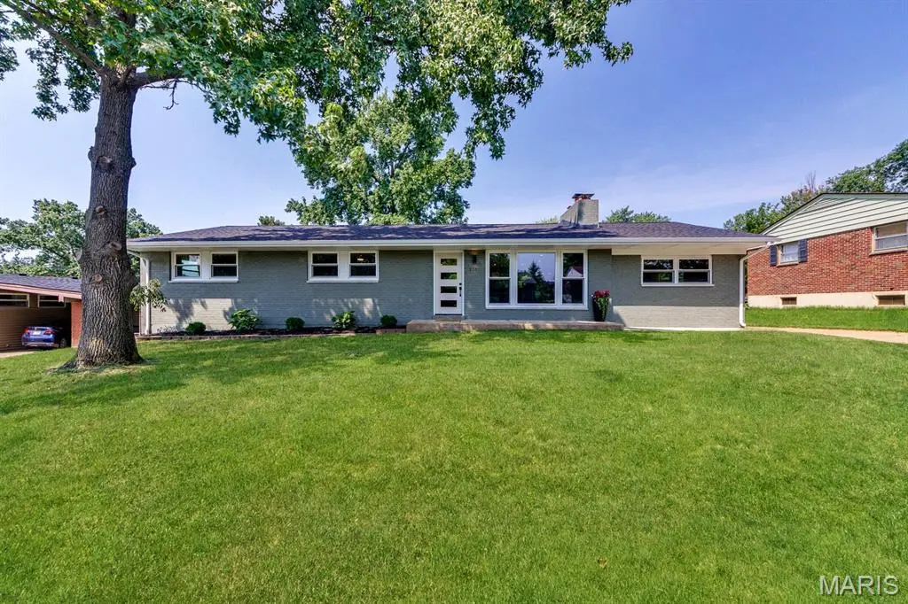 8751 Townhill DR, Crestwood, MO 63126