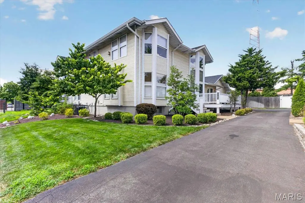 5783 Westminster PL, St Louis, MO 63112