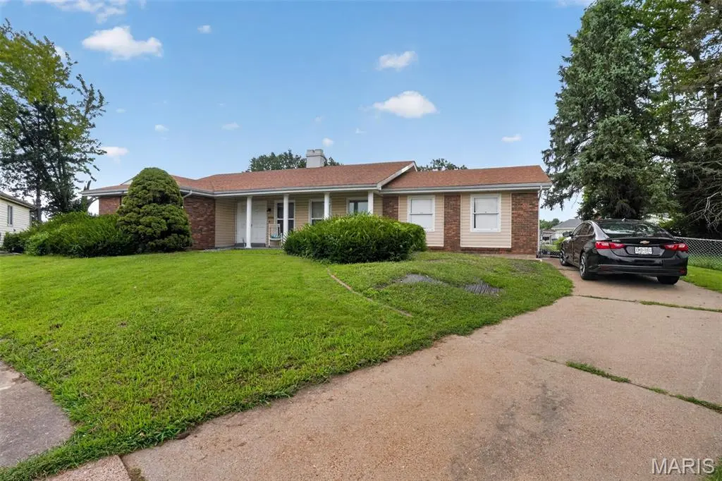 5998 Sir Edward CT, Florissant, MO 63033