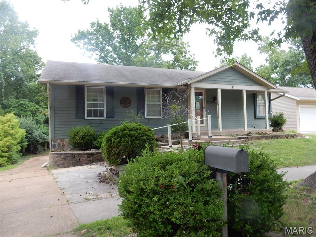 2321 Bennington PL, Maryland Heights, MO 63043