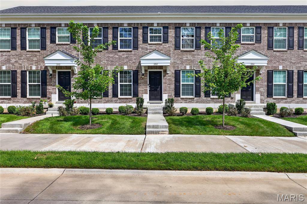 352 Fall Harvest Pkwy, Wentzville, MO 63385